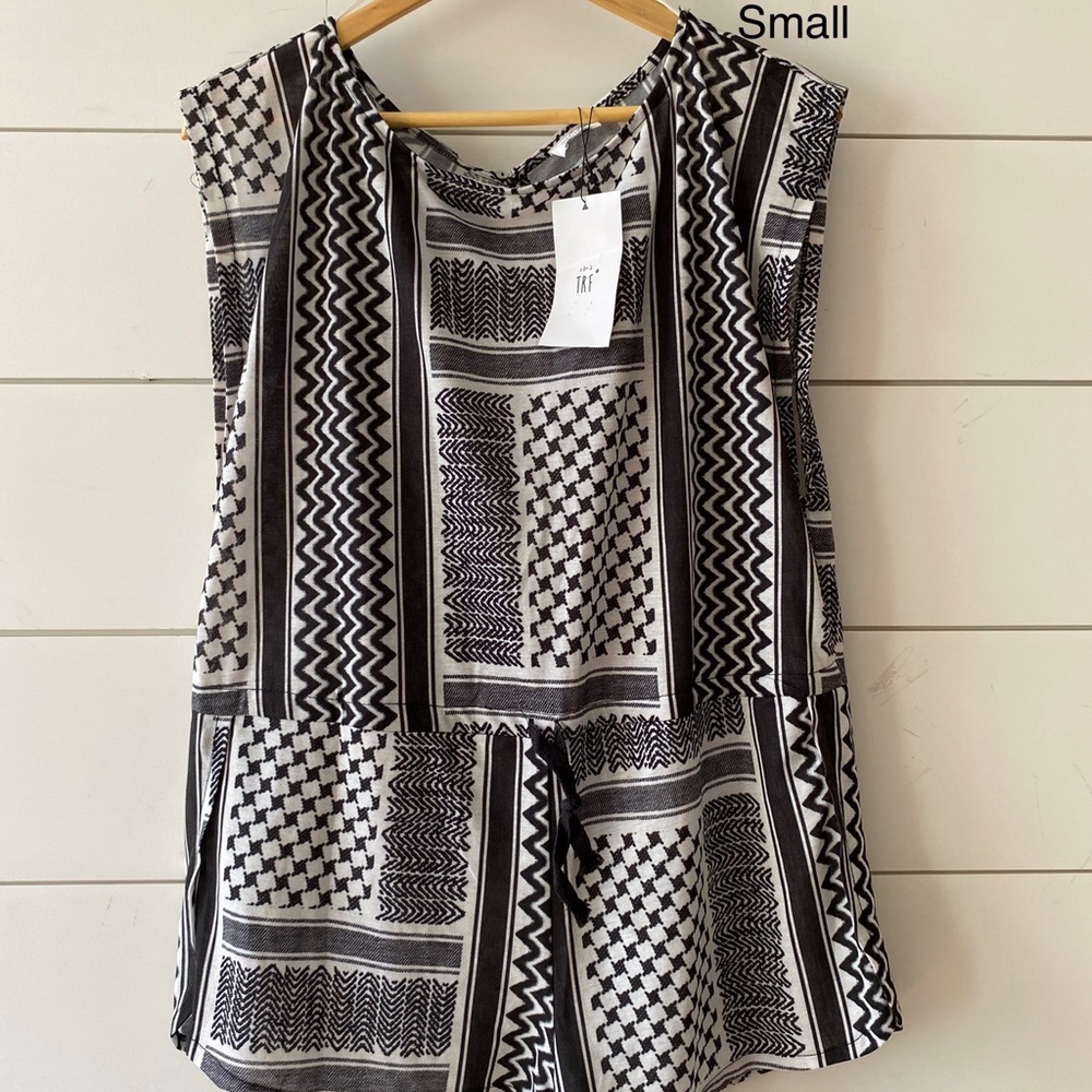 NEW Womens Zara Trafaluc Shorts Romper With Open Slit Back Size Small